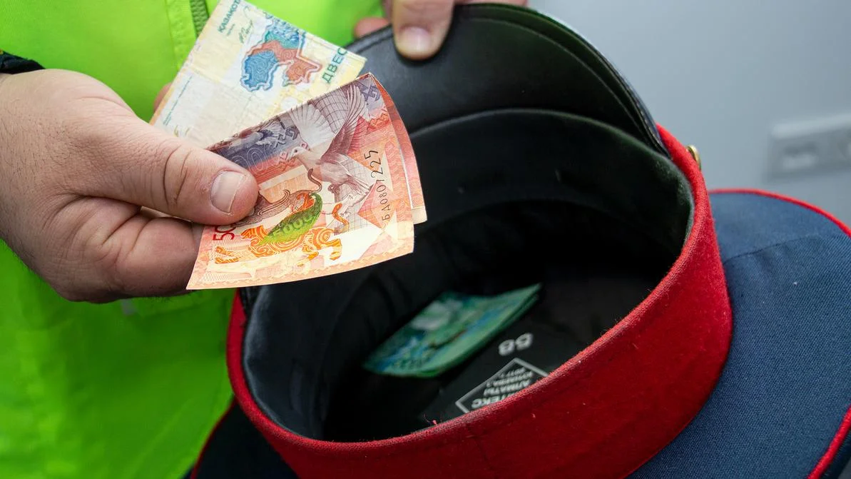 Вместо 7 лет - штраф: актюбинскому полицейскому смягчили наказание за взятку