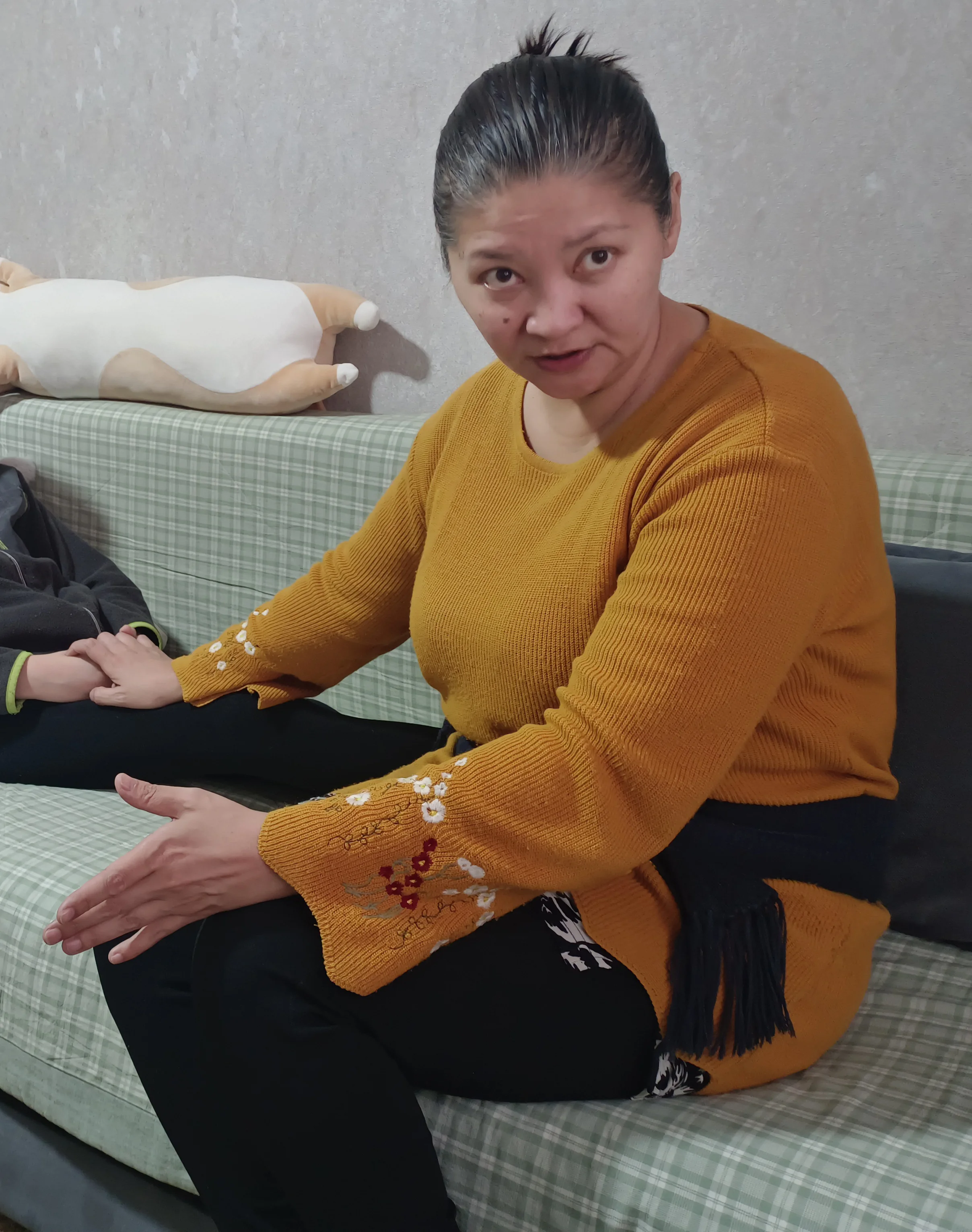 В Актобе женщина заявила, что ее сына с инвалидностью избивали в больнице