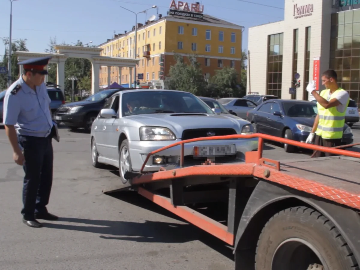 В Актобе начальник штрафстоянки воровал машины