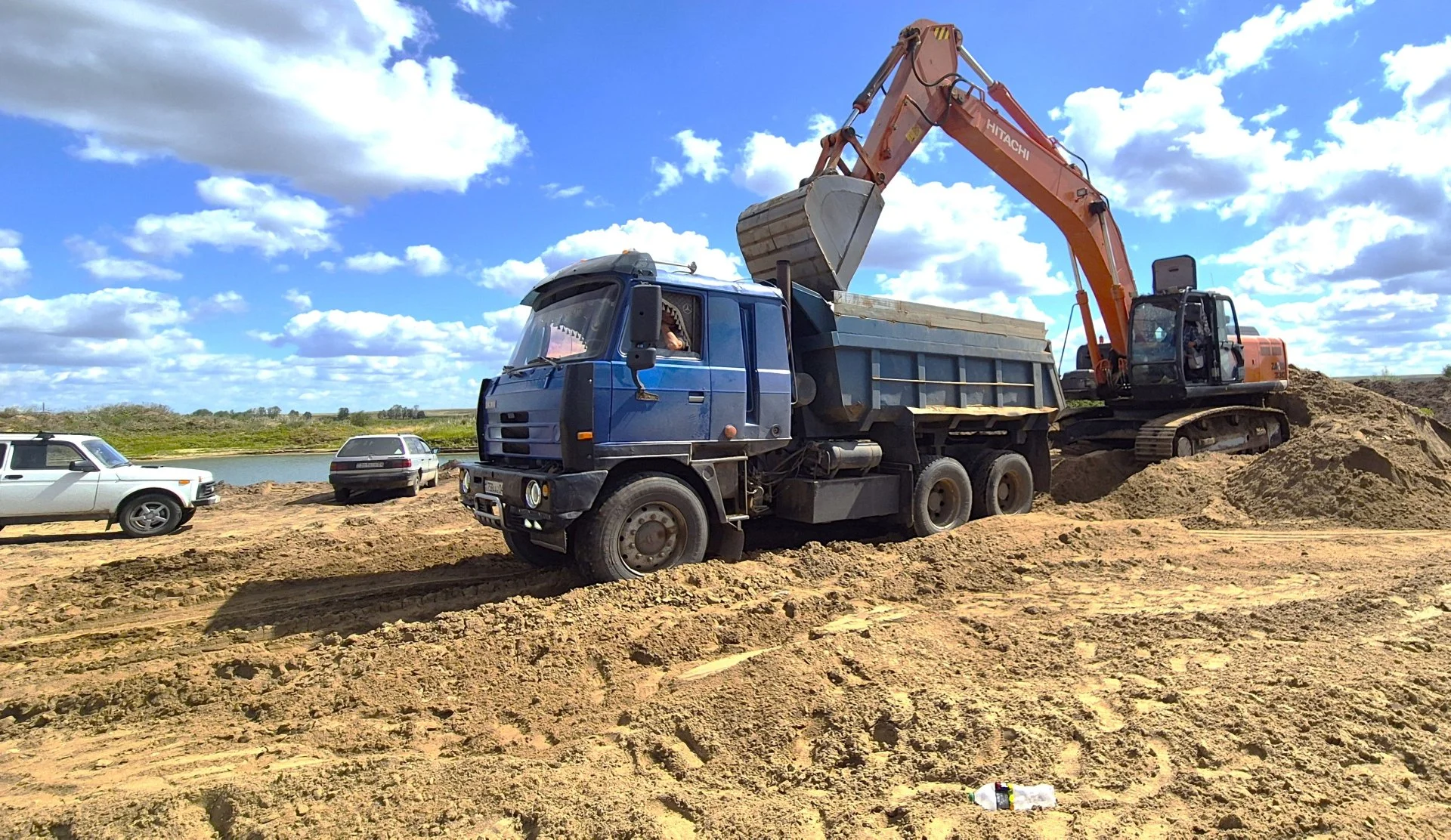На Актюбинском море вновь начали добывать песок
