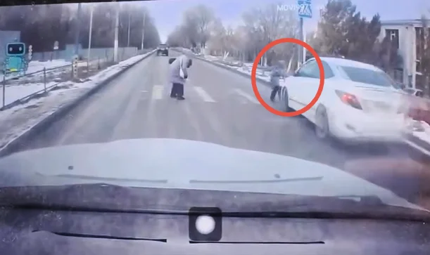 На пешеходном переходе в Актобе снова сбили ребенка