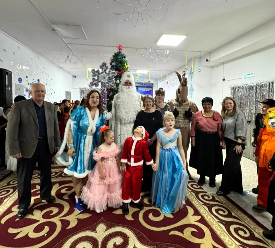 Благотворители устроили новогодний праздник детям