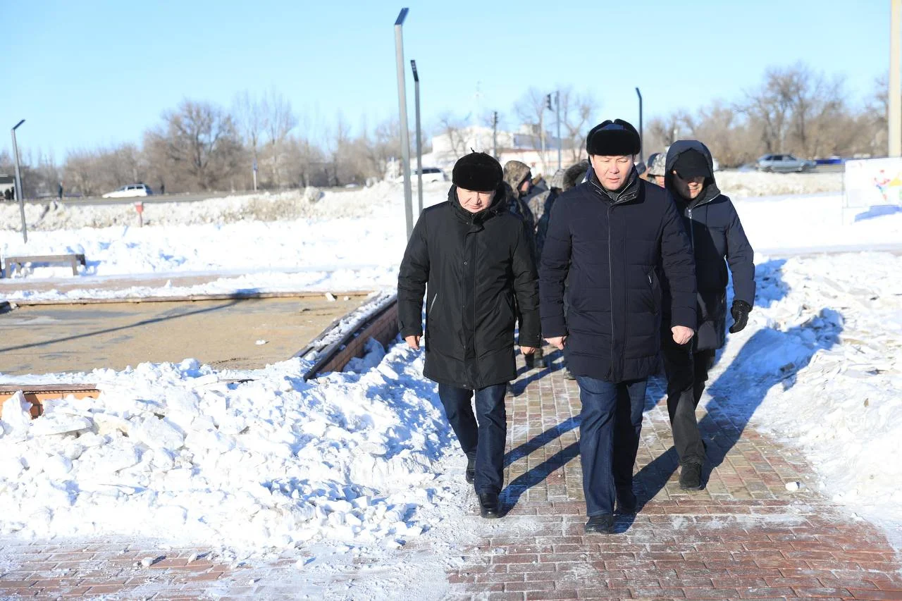 Асхат Шахаров проверяет уборку снега