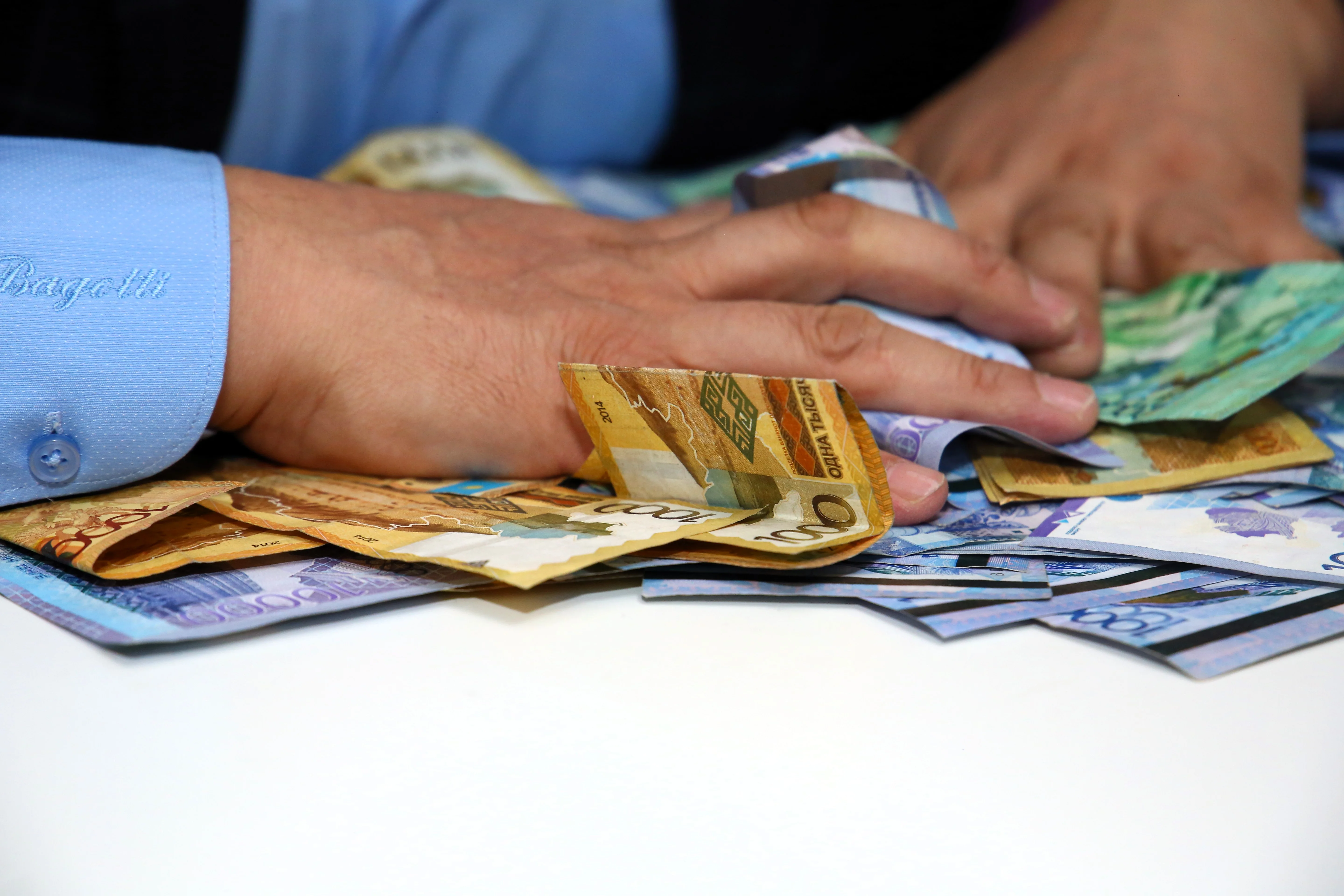 Частный судоисполнитель прикарманивал деньги должника