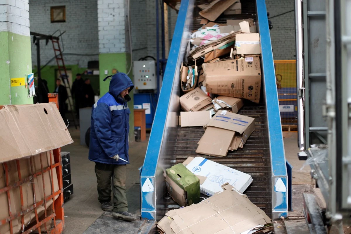 В Актобе построят гигантский завод по производству картона и нарастят сортировку мусора