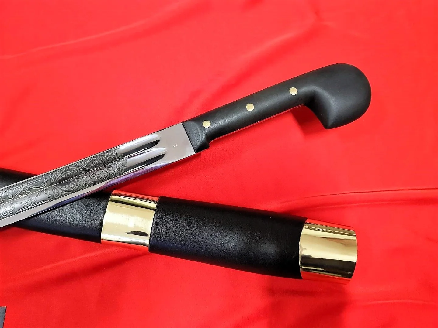 Актюбинка случайно убила сожителя казачьей шашкой