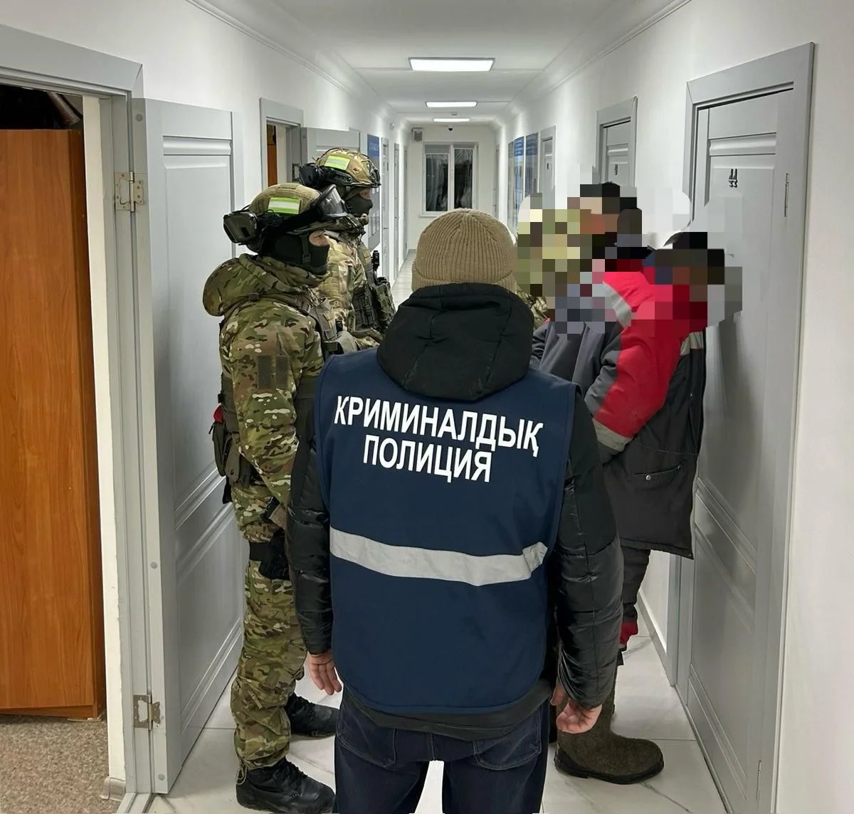 Троих подозреваемых в вымогательстве задержали в Актобе