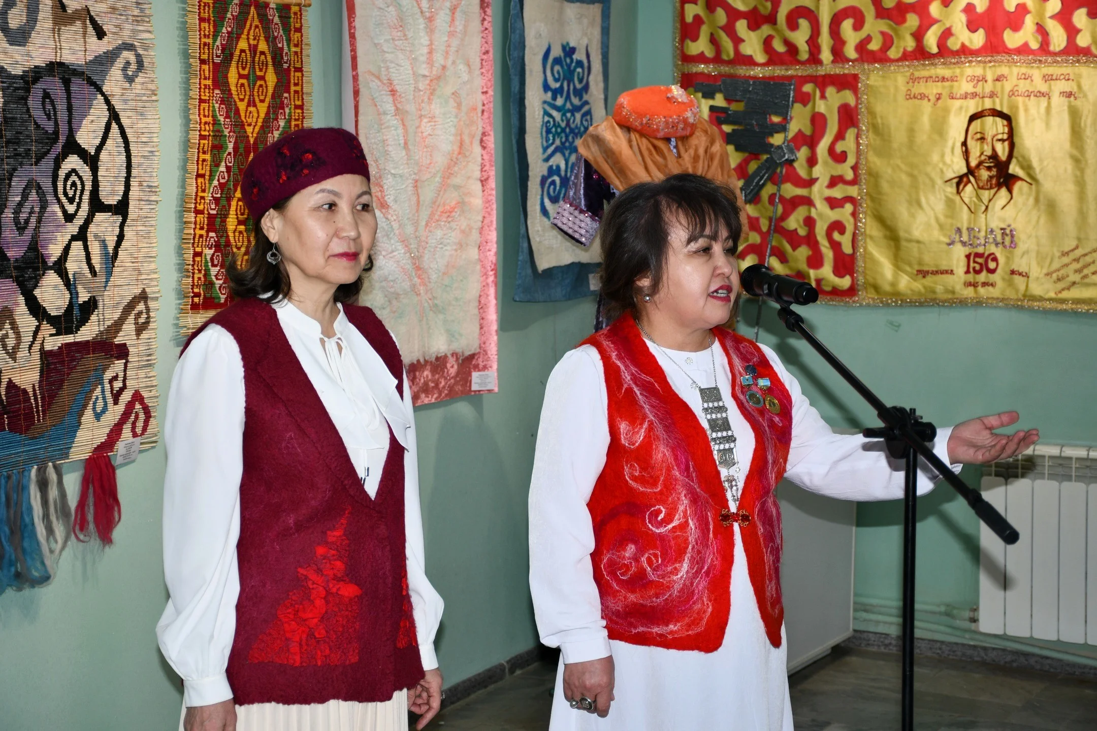 Луч вдохновения: в Актобе открылась выставка декоративно-прикладного искусства