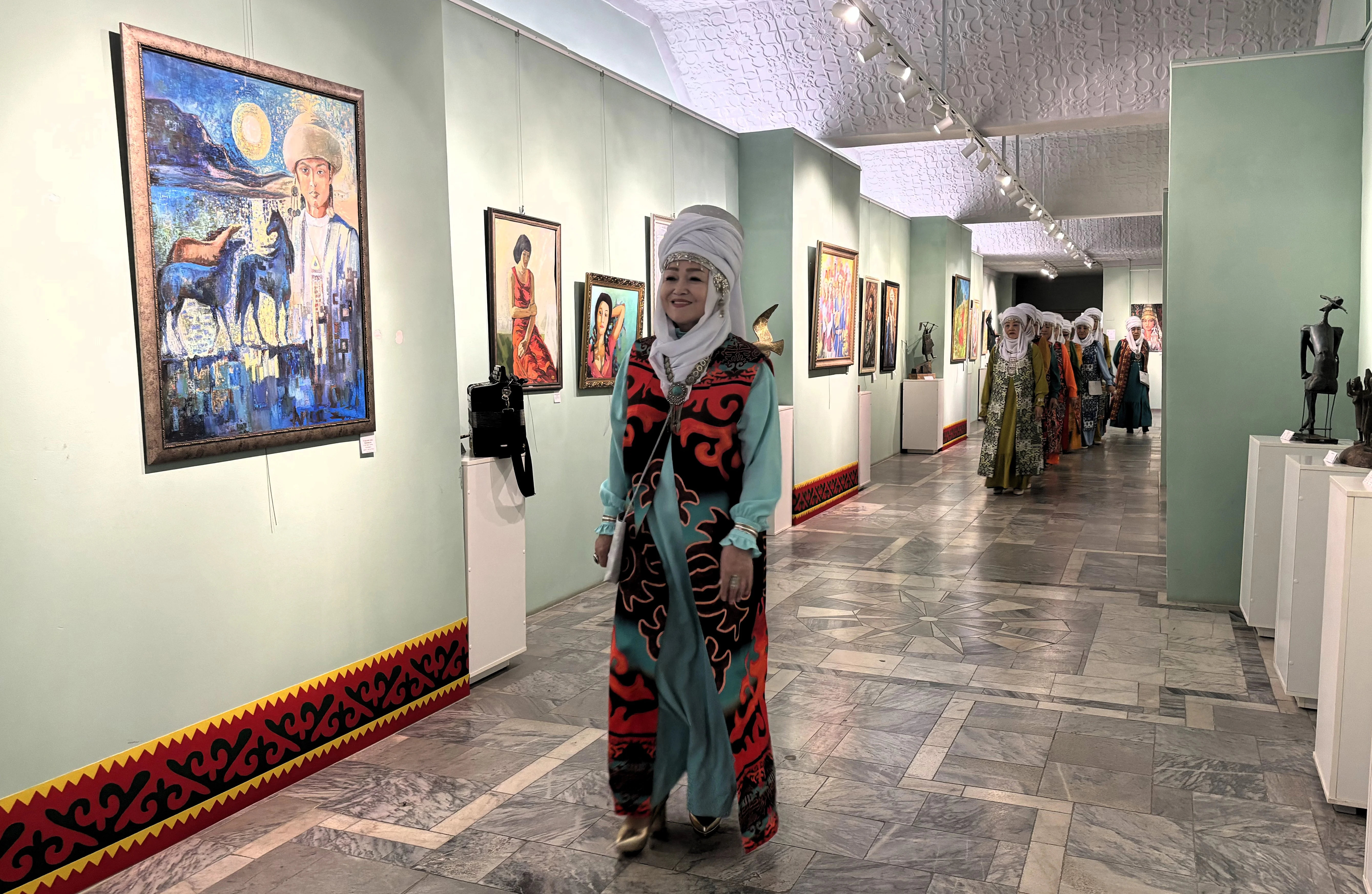 Искусство, шёлк и вдохновение: модный показ в национальном стиле прошел в Актобе