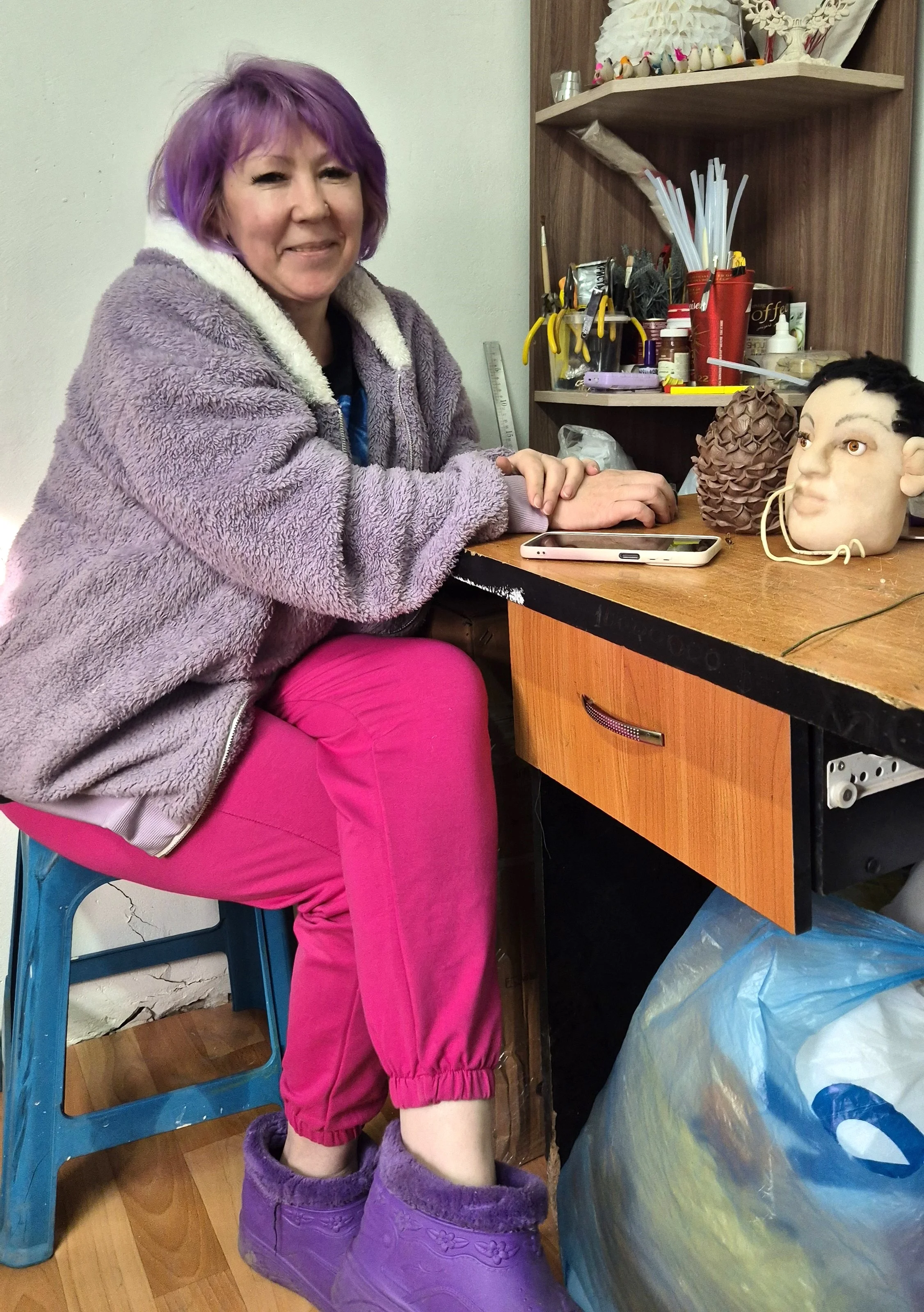 Мастерица из Актобе шьет портретных кукол и выдувает костюмы для ночных клубов Алматы и Шымкента