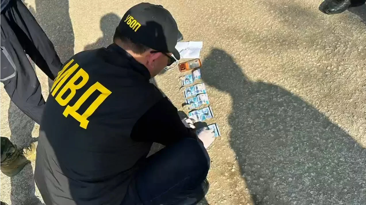 Отбирал деньги у студентов