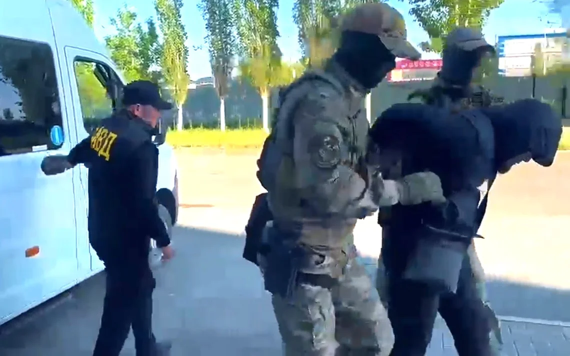 Житель Актобе задержан за вымогательство денег у иностранных студентов