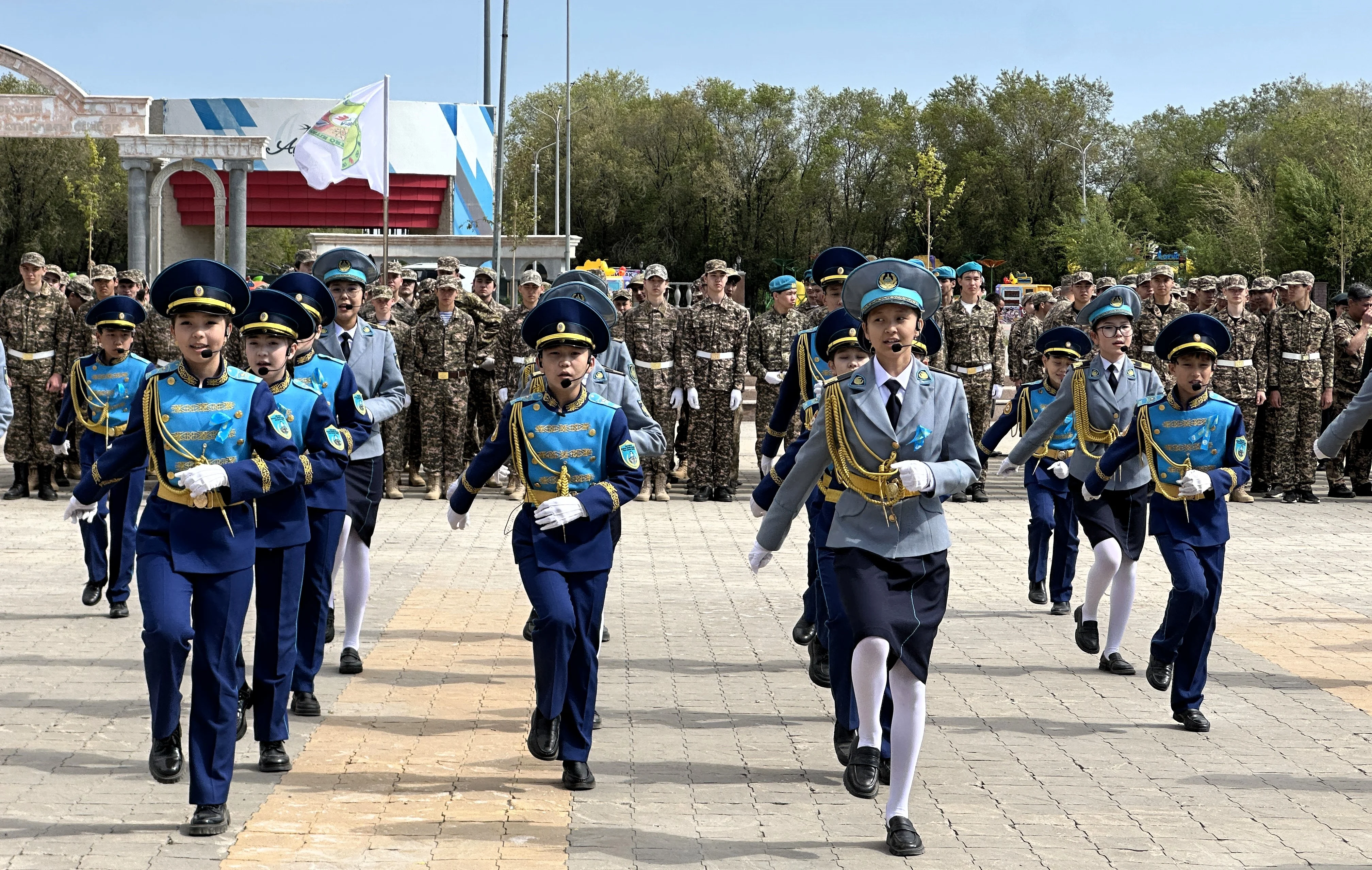 Школа армейской жизни: стартовали учебно-полевые сборы для старшеклассников