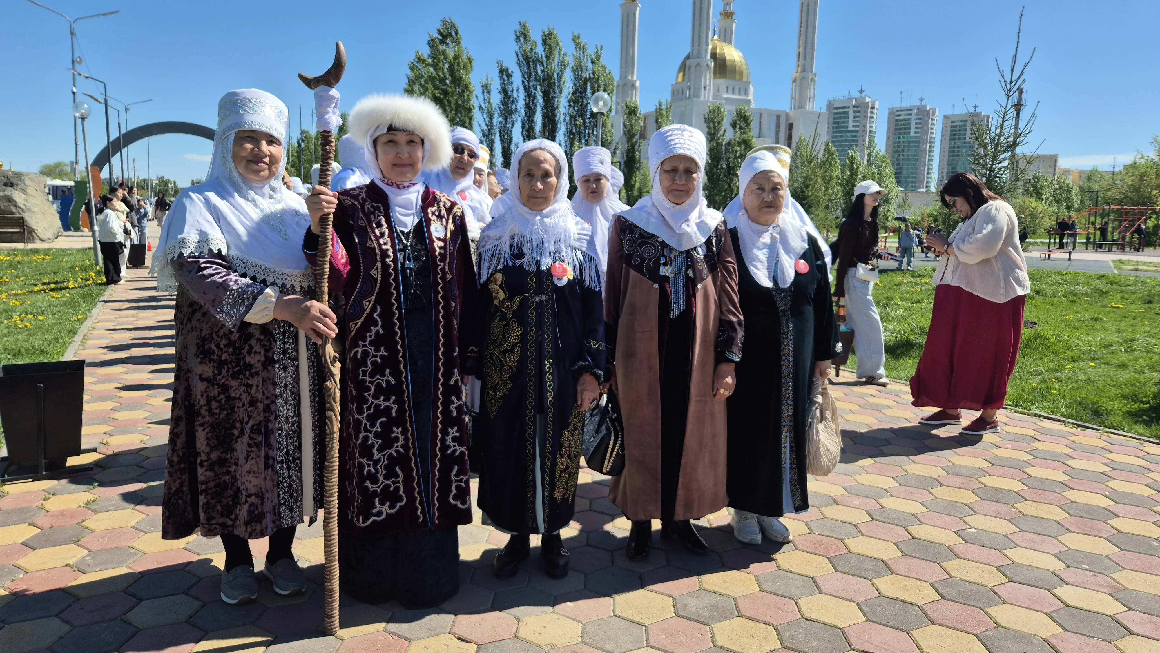 Награды, ярмарки и гранты: как в Актобе отметили День матерей