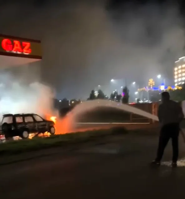 Женщина и двое детей сгорели в автомобиле на АГЗС
