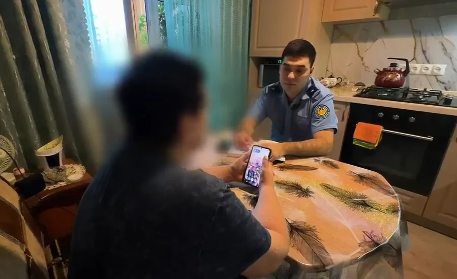 Полицейские спасли актюбинку  от мошенников