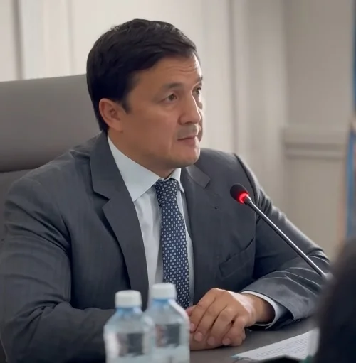 Азамат Бекет потребовал от председателей КСК и ОСИ ускорить получение паспортов готовности
