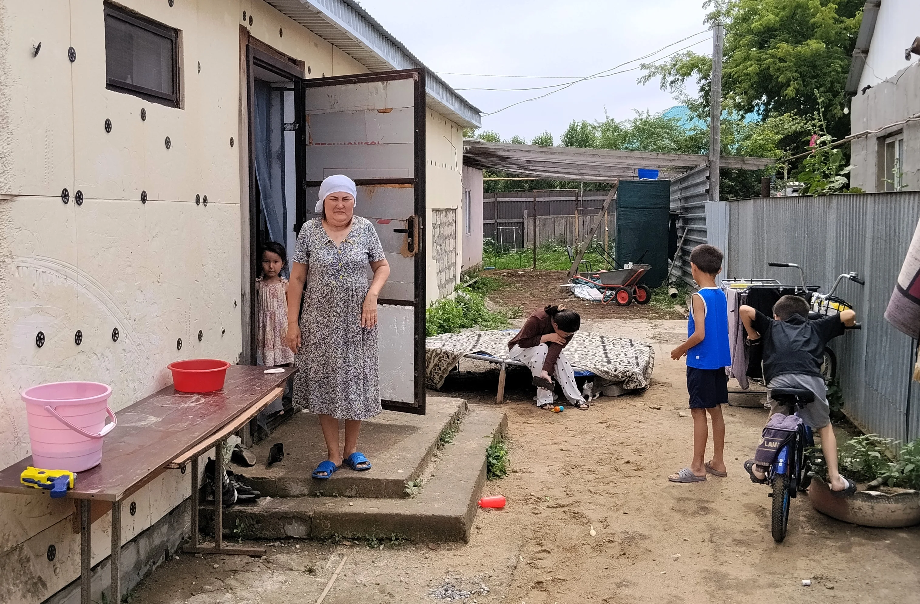 «Все силы забрала болезнь»: многодетная актюбинка просит помощи