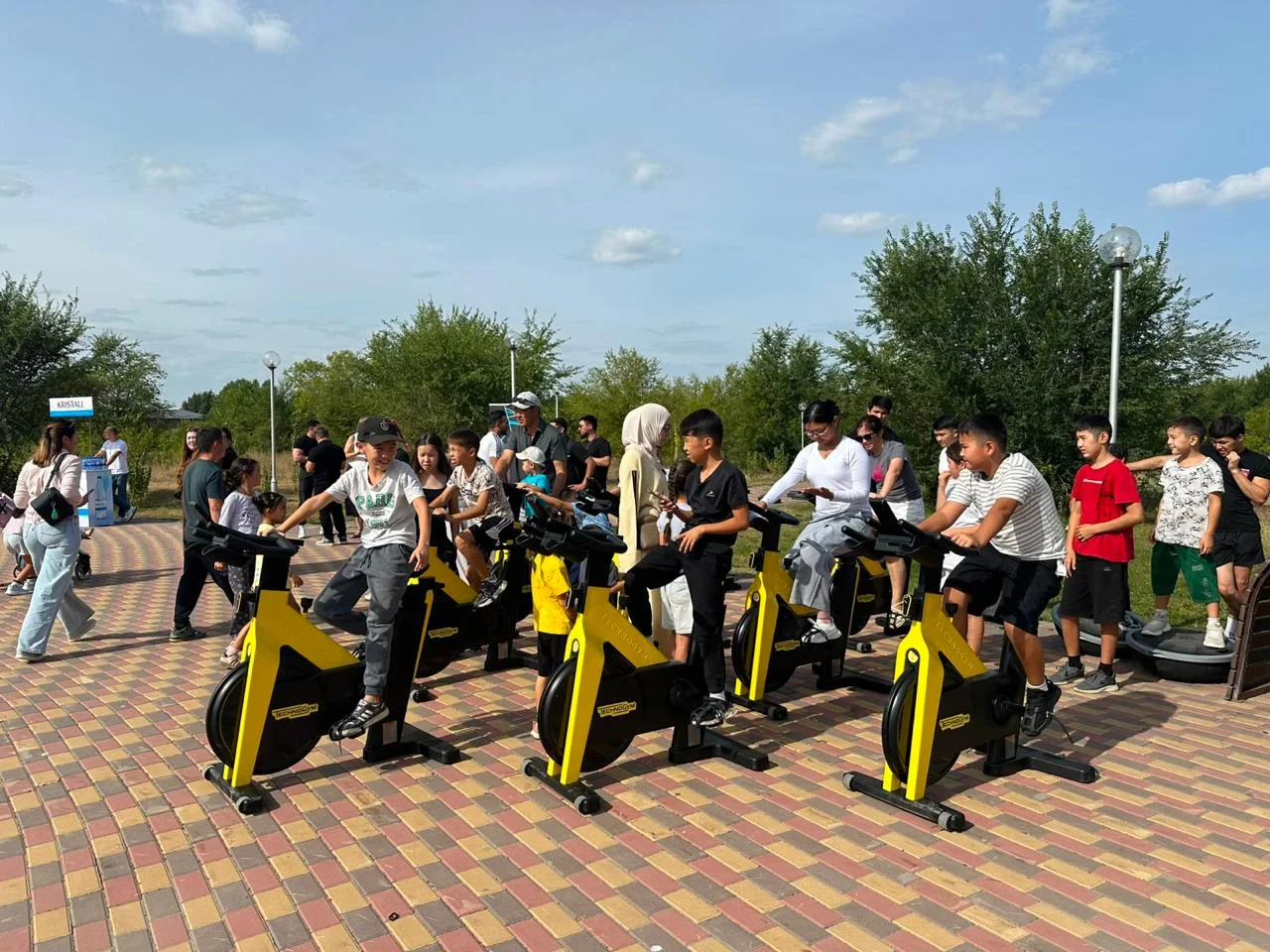Спорт, музыка и «золотые» свадьбы: как в Актобе отметили День семьи